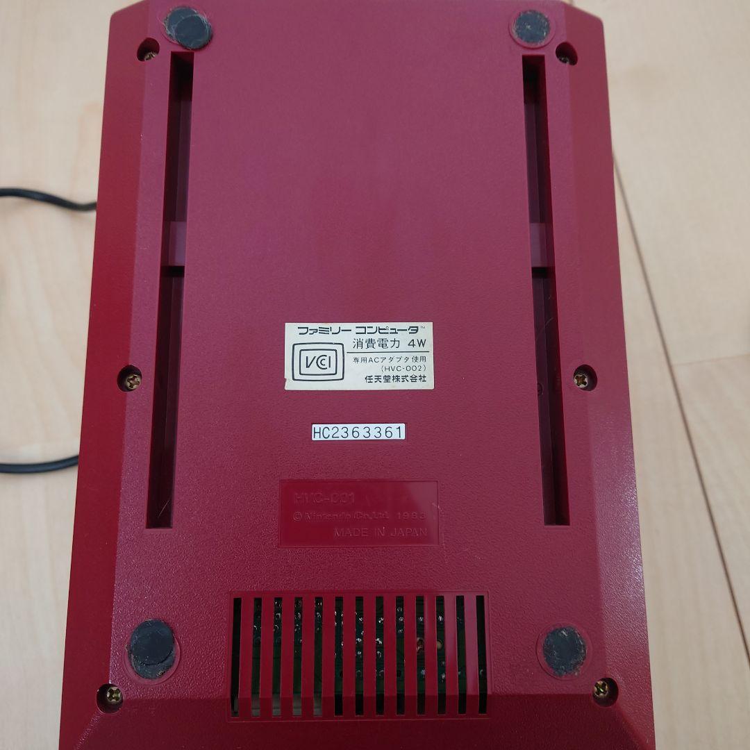 ファミリーコンピュータ本体（ソフト4本付）