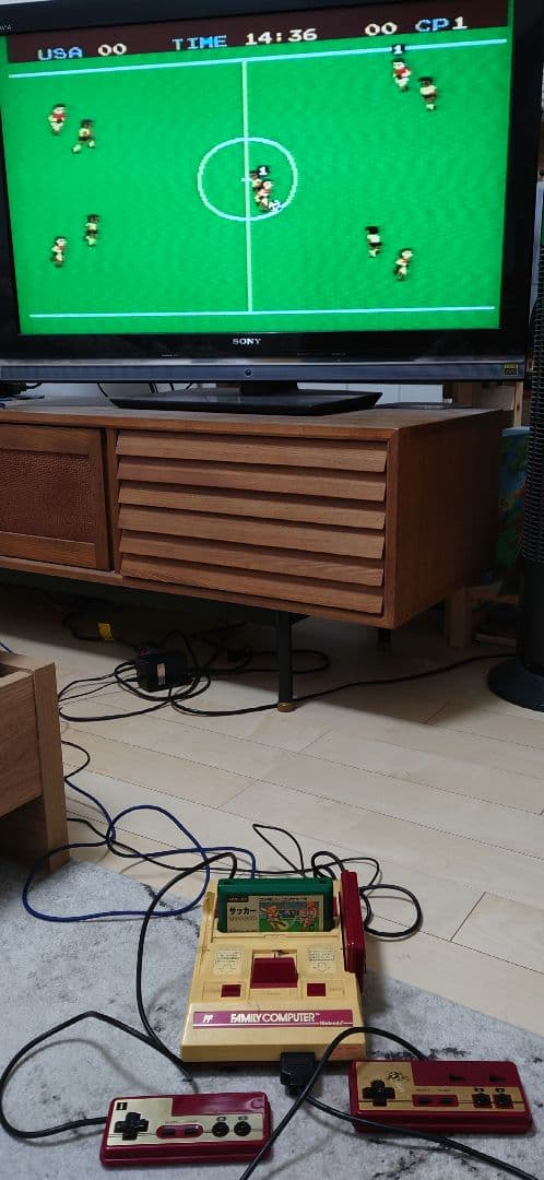 ファミリーコンピュータ本体（ソフト4本付）