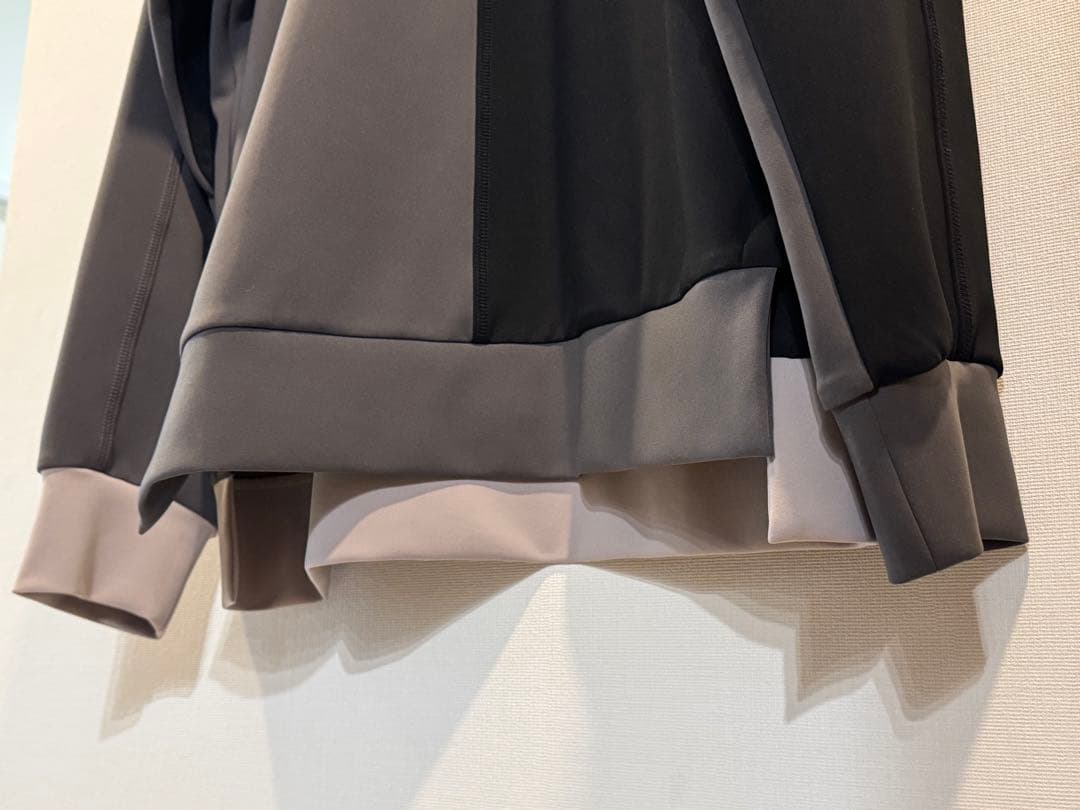 【UJOH HOMME 】パネルデザイン　クルーネックスウェット　プルオーバー