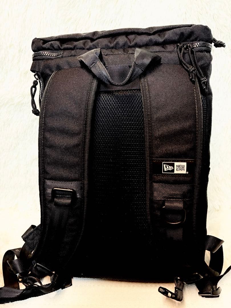 NEW ERA ボックス型リュック 32L ブラック/ホワイト