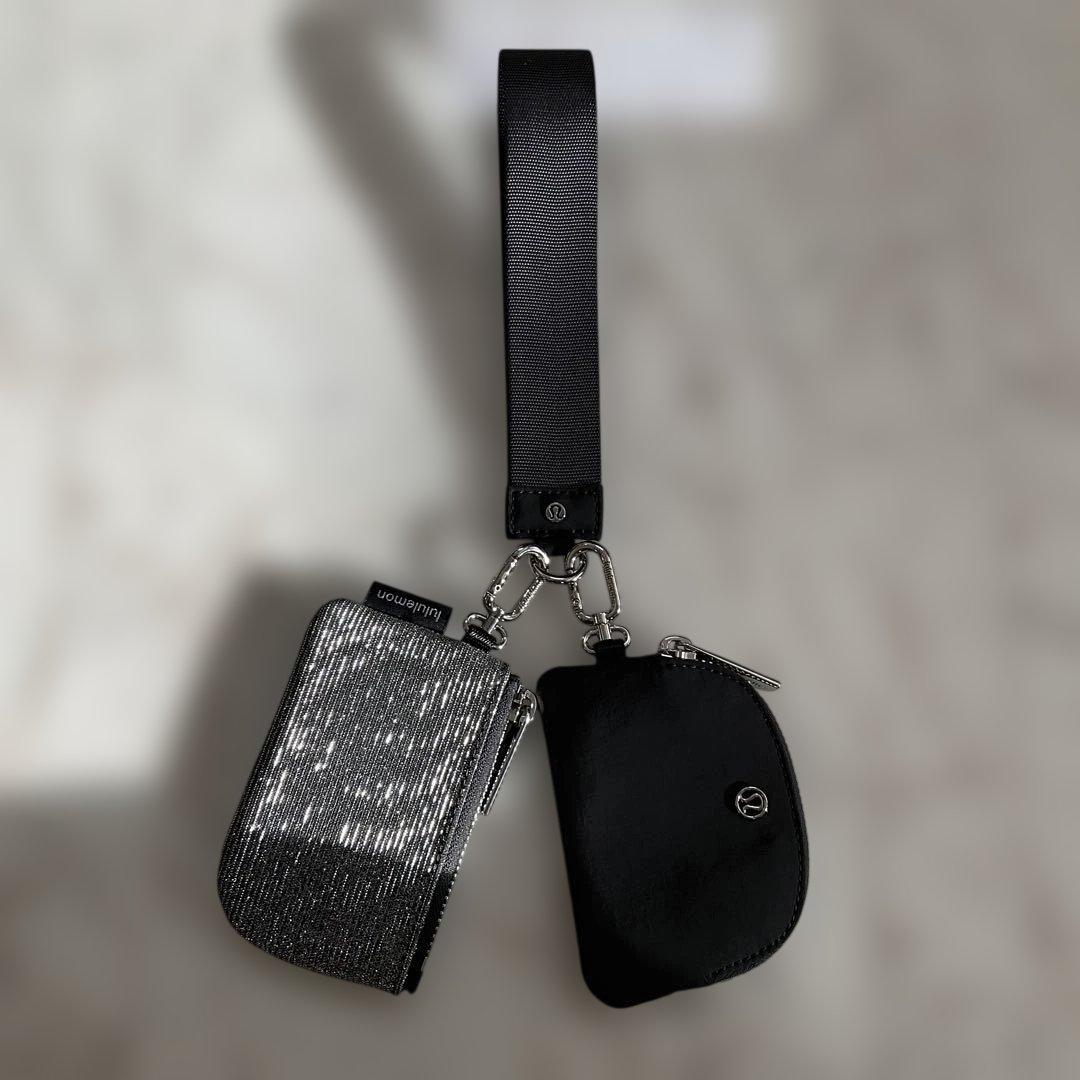 LULULEMON ポーチ　ストラップ　ダブル　黒×銀