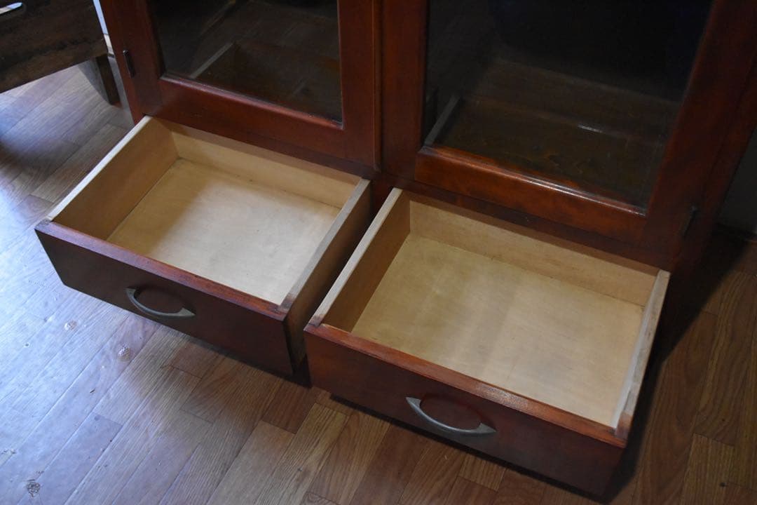 ウーパールーパー 古家具 本箱