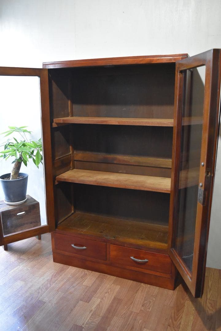 ウーパールーパー 古家具 本箱