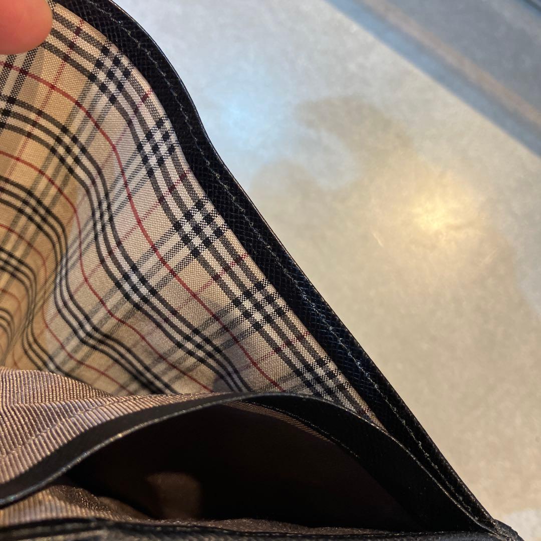 【新品】BURBERRY バーバリー 二つ折り財布 レザー 黒　ロゴプレート