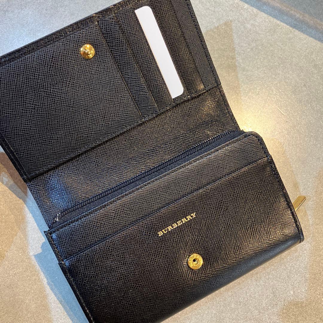 【新品】BURBERRY バーバリー 二つ折り財布 レザー 黒　ロゴプレート