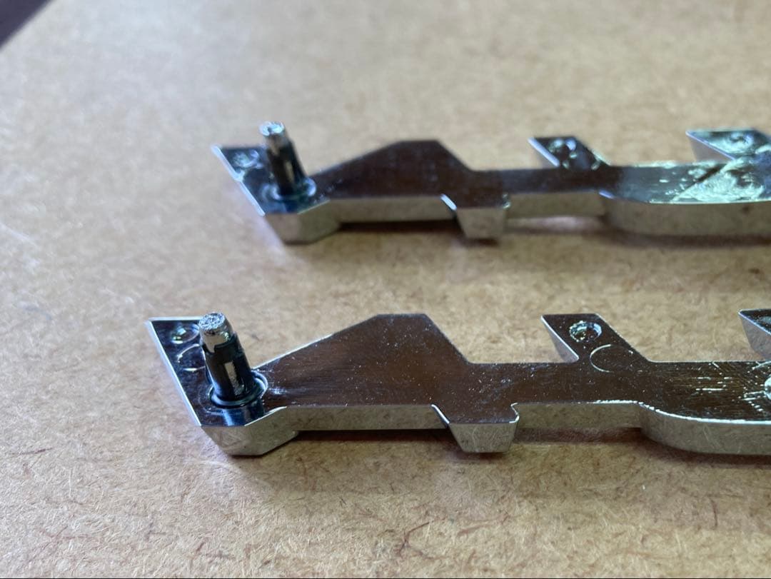 US.DATSUN メタルエンブレムとステッカーセット 貴重な物です