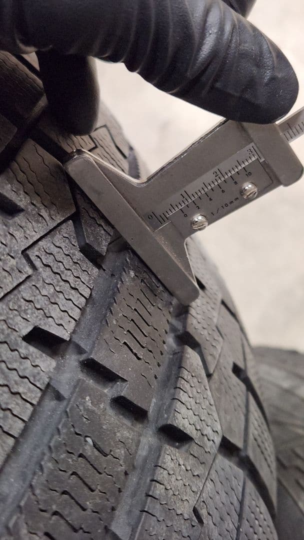 ①専用出品195/60r16　スタッドレスタイヤホイール付き2本