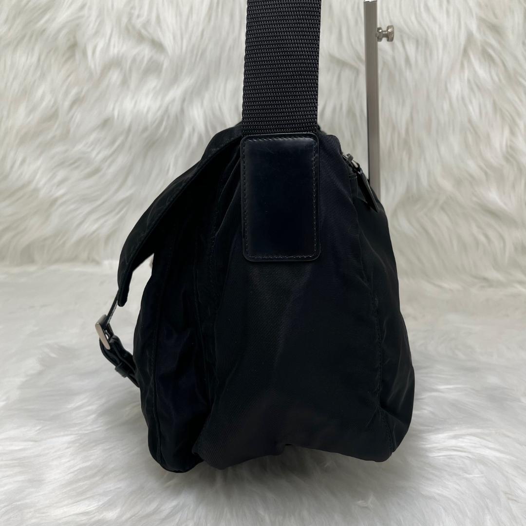 極美品✨PRADA プラダ　ナイロン ショルダーバッグ　三角プレート　白タグあり