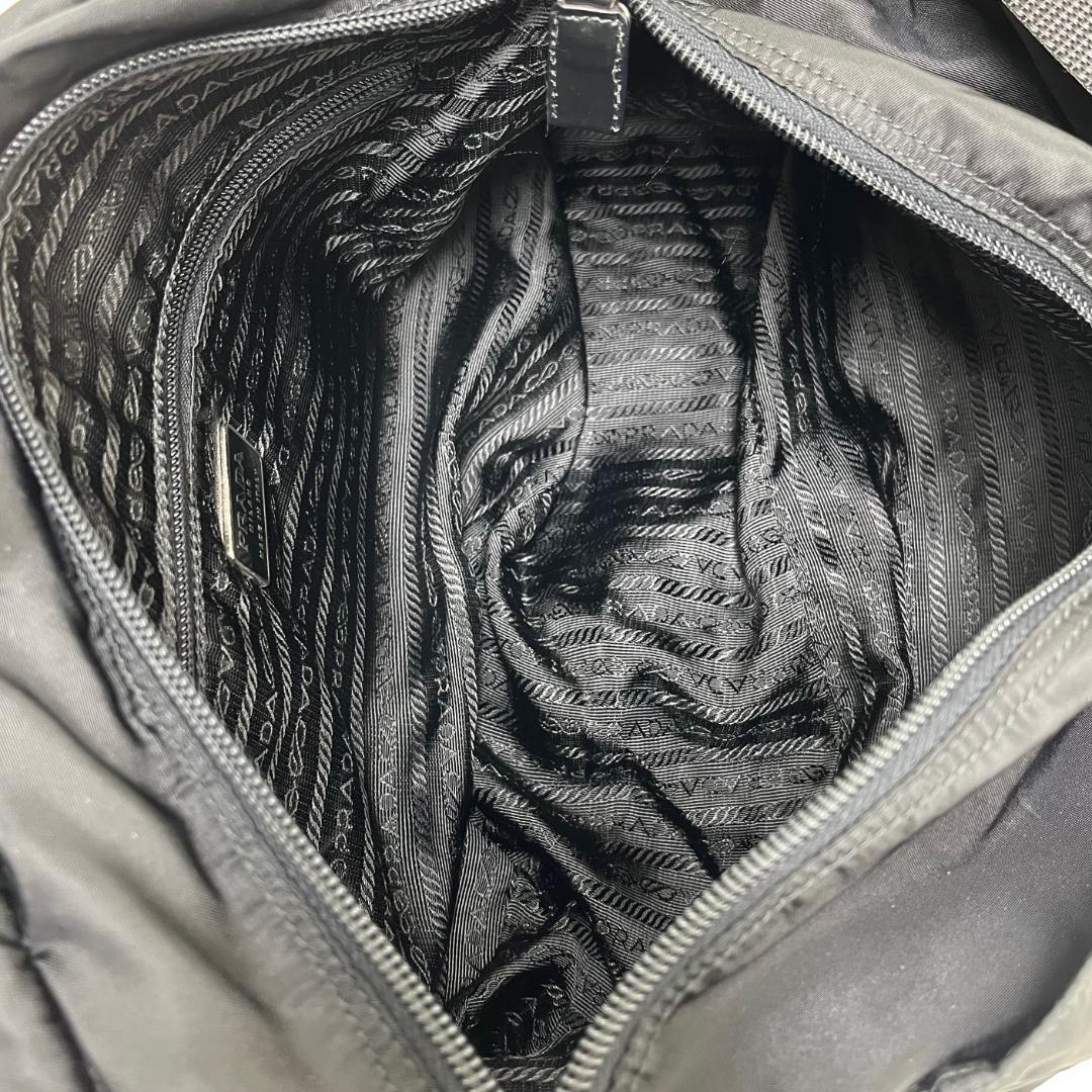 極美品✨PRADA プラダ　ナイロン ショルダーバッグ　三角プレート　白タグあり