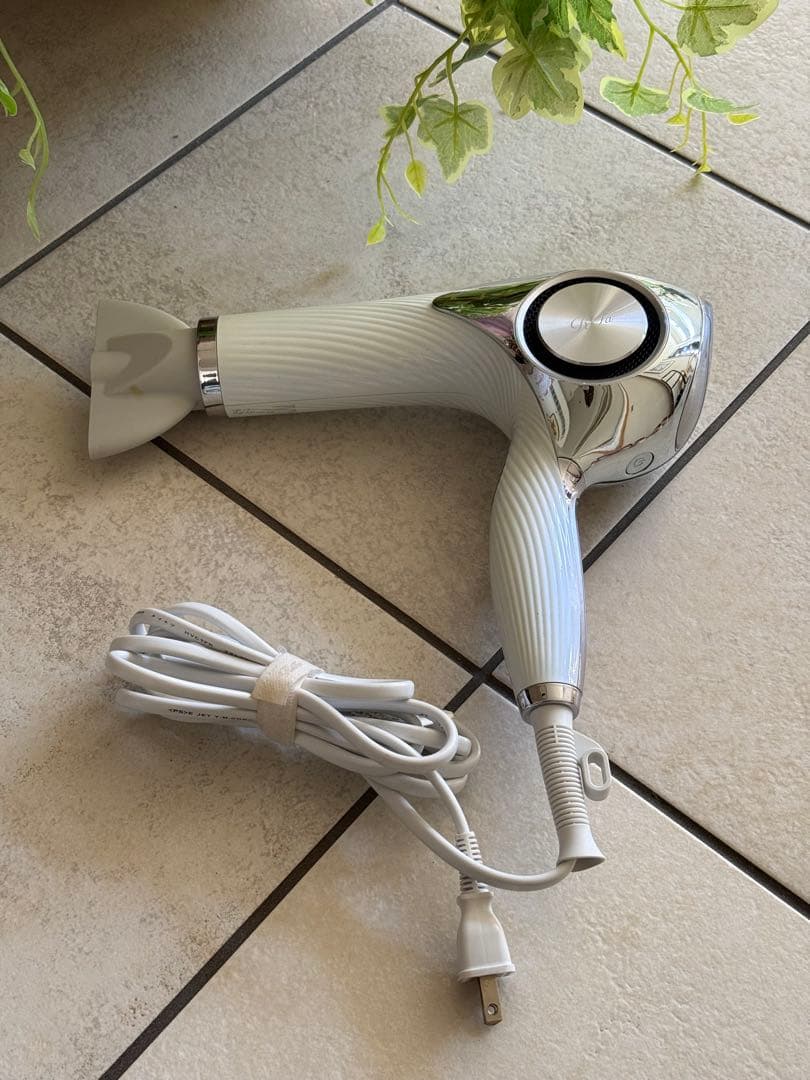 Refaビューテックヘアドライヤー 2021年度製　ホワイト　ノズル付き