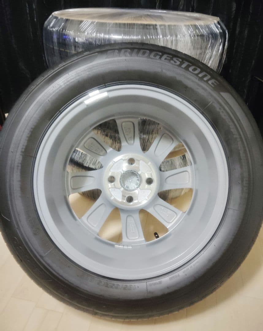 トヨタアクア現行型15インチ純正アルミホイール4本セット
