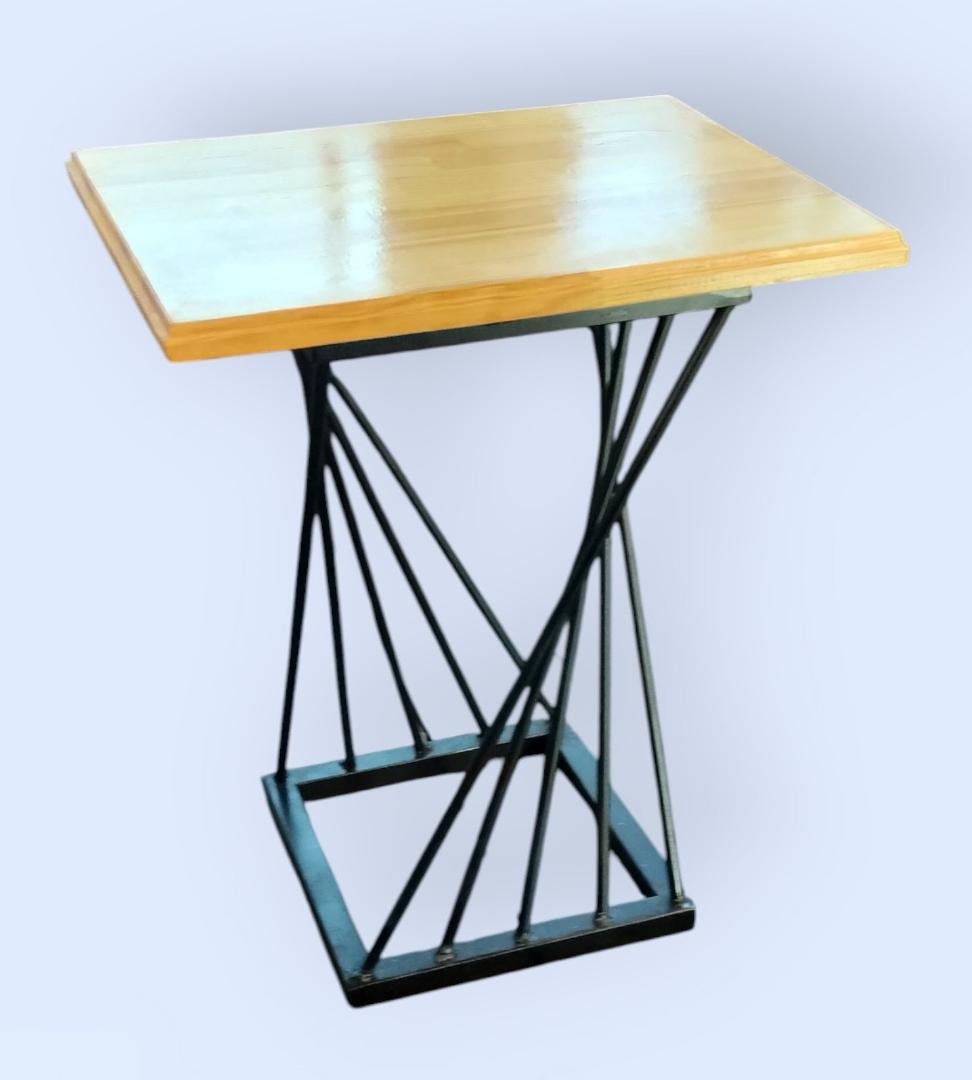 モダンなサイドテーブル