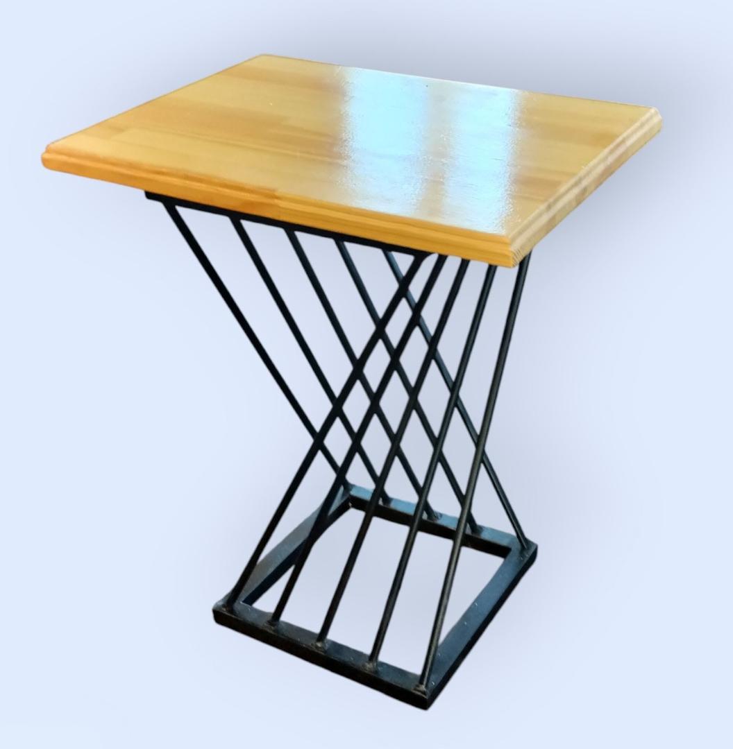 モダンなサイドテーブル