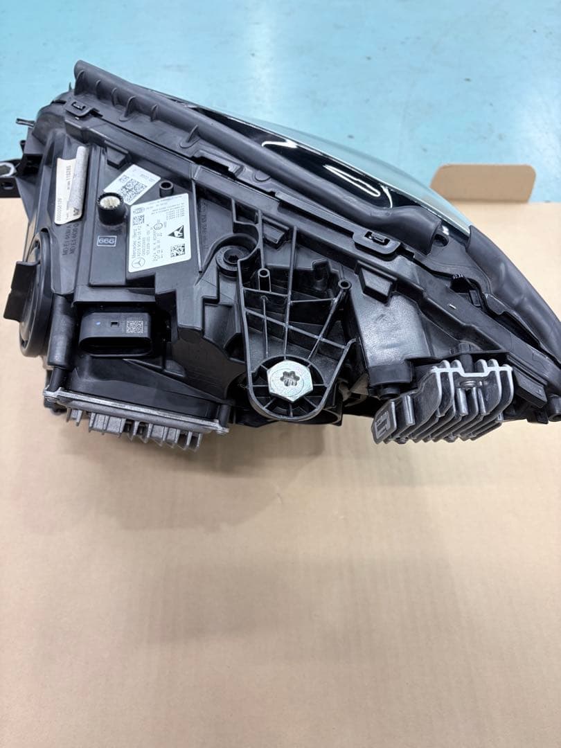 ベンツ CクラスW205 後期 右ヘッドライト 中古