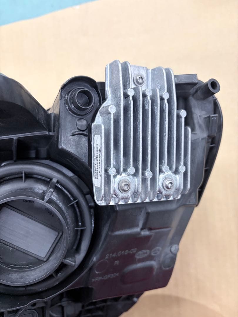 ベンツ CクラスW205 後期 右ヘッドライト 中古