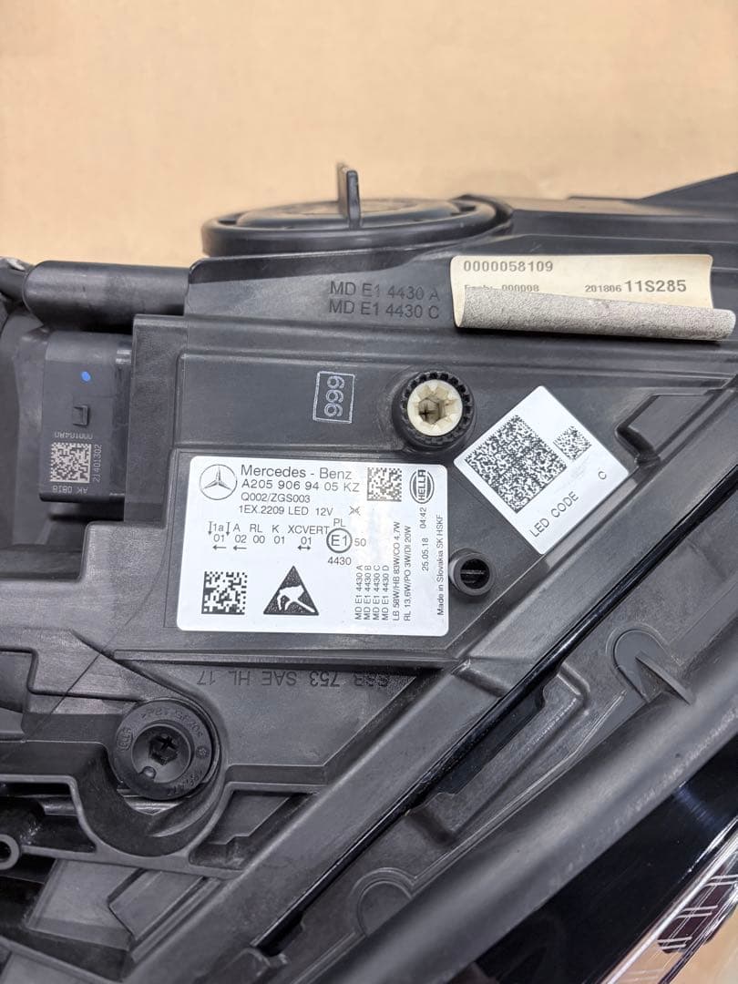 ベンツ CクラスW205 後期 右ヘッドライト 中古