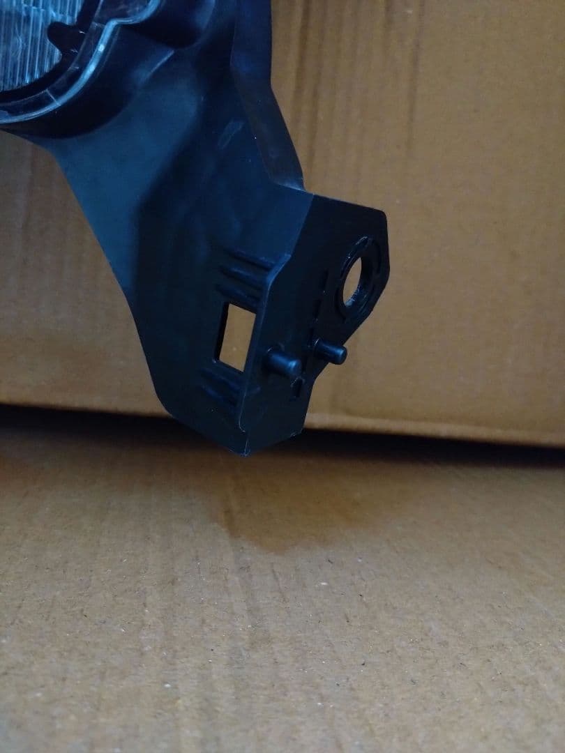 ホンダ　WR-V ヘッドライト　左(助手席側)