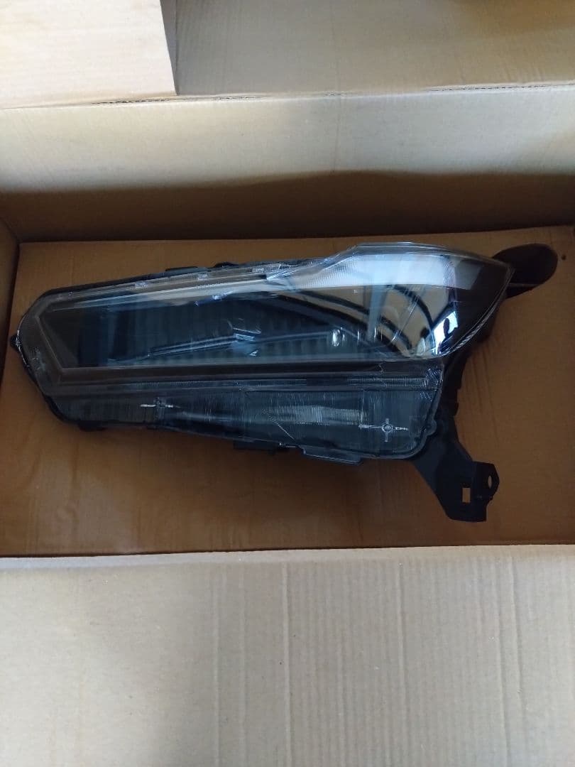 ホンダ　WR-V ヘッドライト　左(助手席側)