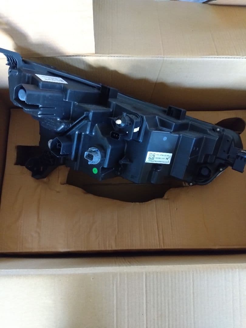 ホンダ　WR-V ヘッドライト　左(助手席側)