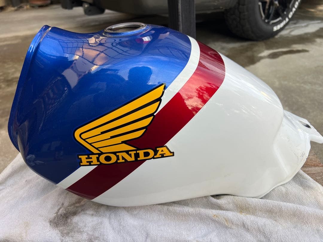 ホンダ　HONDA FTR223 新車外しタンク　純正トリコロール