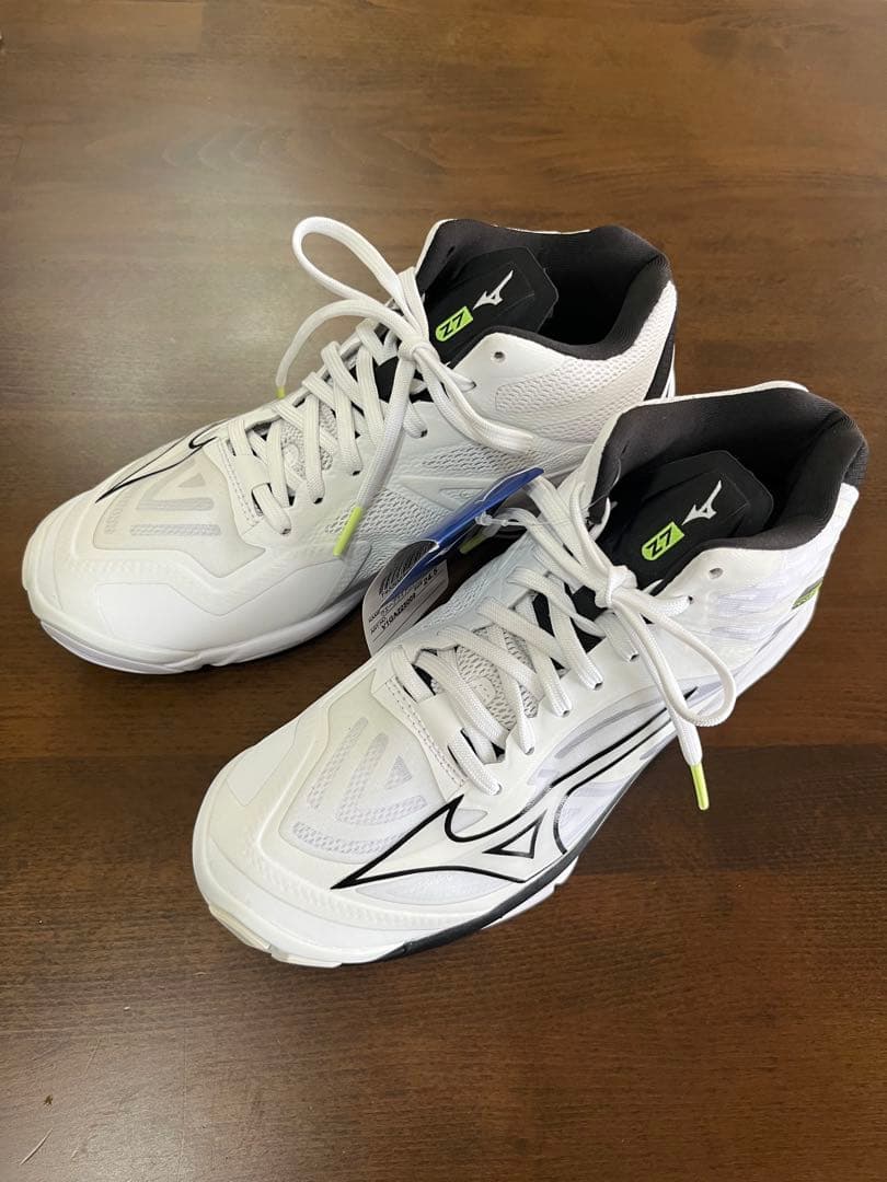 Mizuno バレーボールシューズ ウェーブライトニング新品ふだ付き　24.5㎝