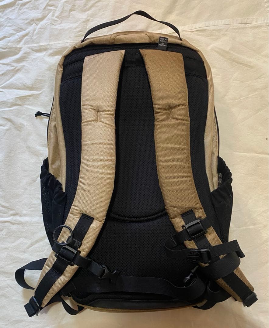 Arc’teryx × beams boy 別注 mantis 26 ivory