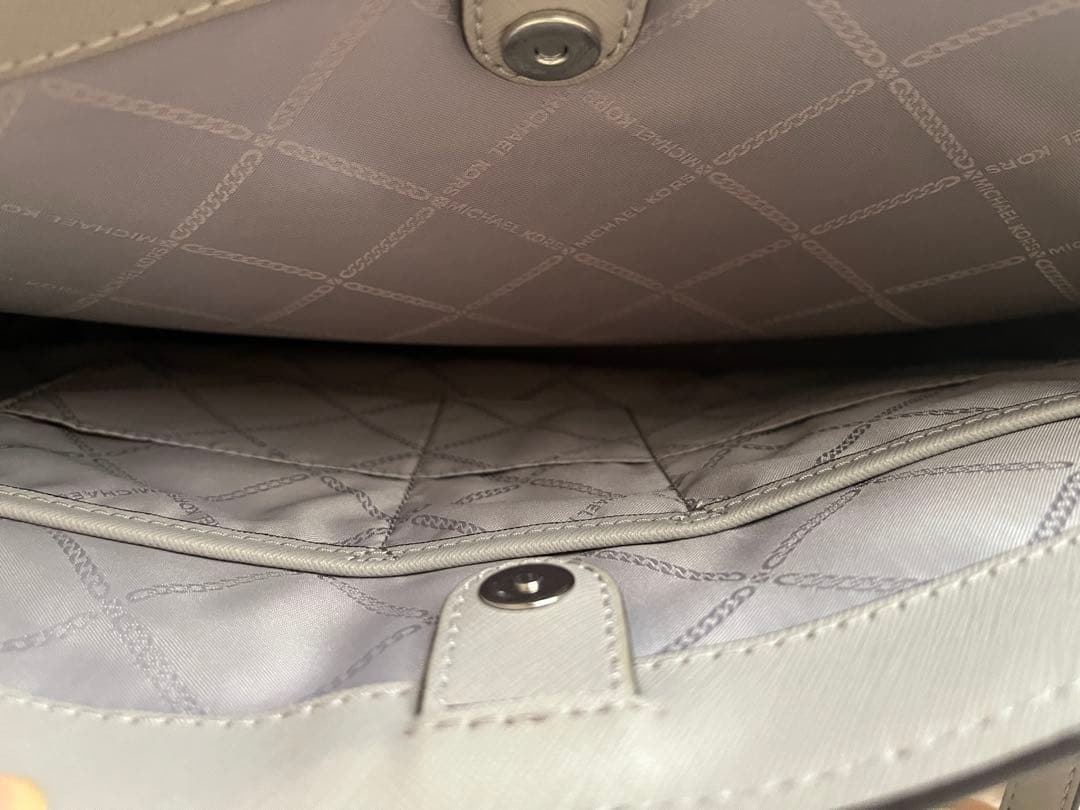 【美品】24時間限定値下げ❗️マイケルコース パールグレー 通勤通学