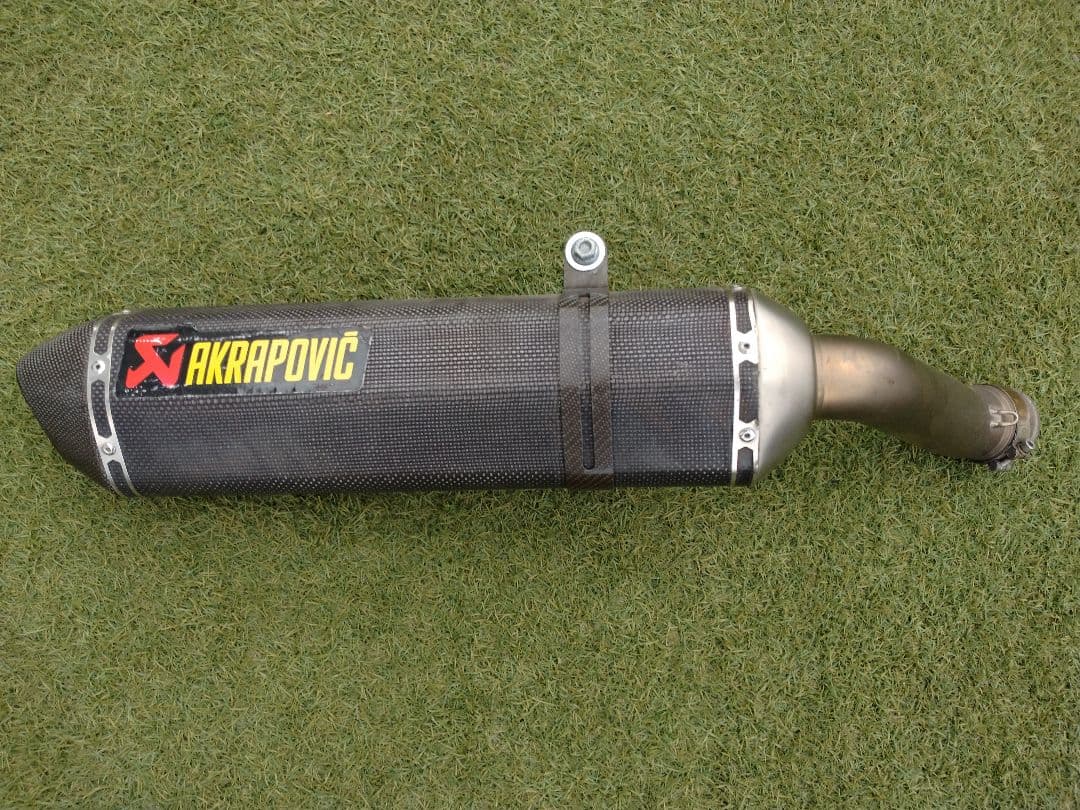 ＦＺ-１Akrapovič カーボンファイバーチタン マフラー　アクラポビッチ