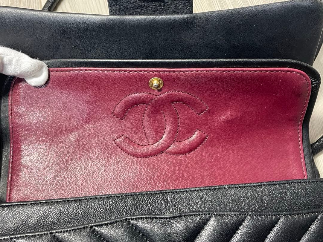 CHANELノベルティ シェブロン Vステッチ Wフラップ ショルダー