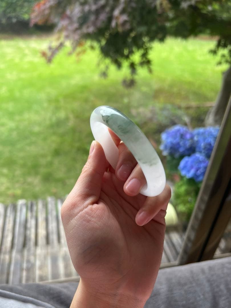 新疆天山翠　雪翠白底青　ヒスイ氷飄花　(内径)圏口54バングル　天然石　一口翠