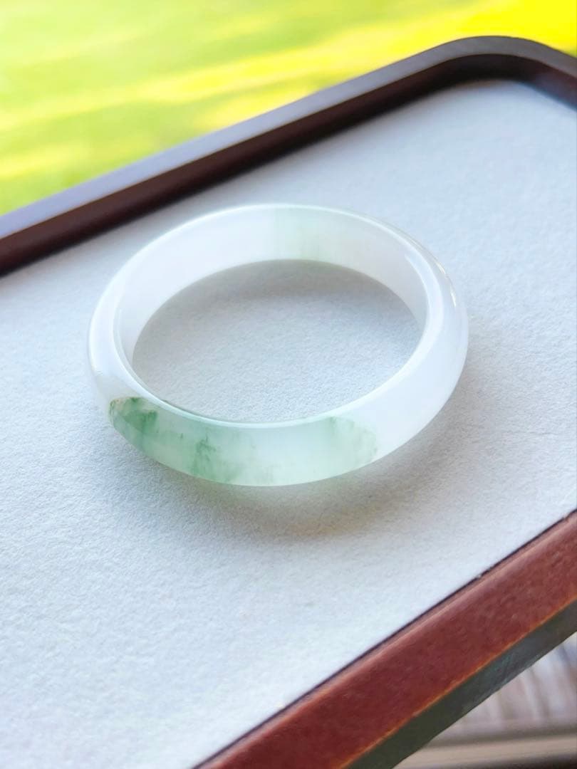 新疆天山翠　雪翠白底青　ヒスイ氷飄花　(内径)圏口54バングル　天然石　一口翠