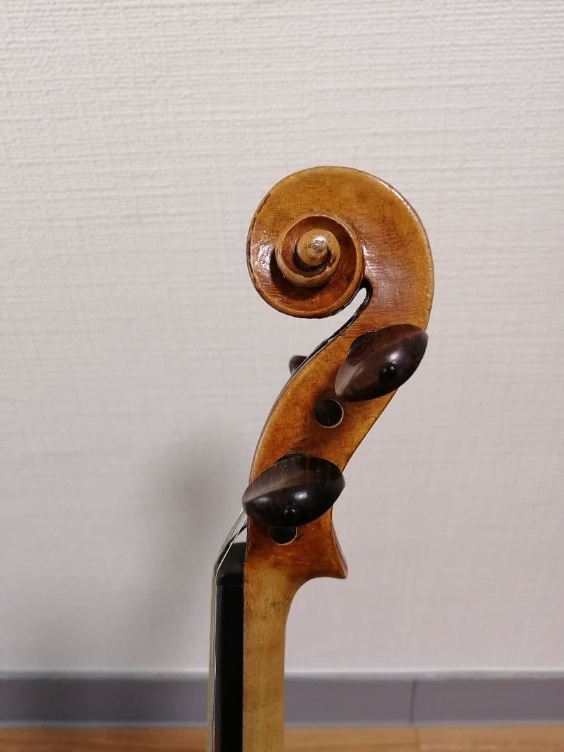 3/4 オールドヴァイオリン　(an old violin)
