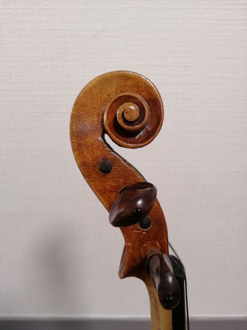 3/4 オールドヴァイオリン　(an old violin)