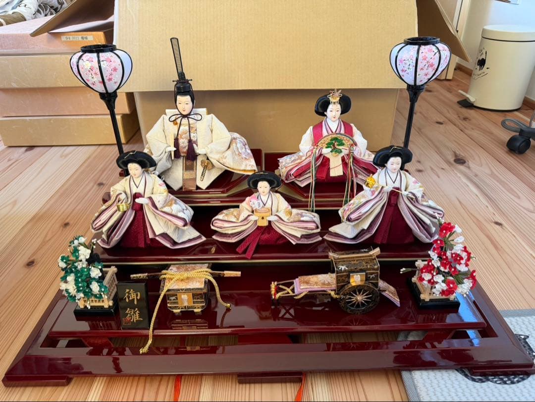 雛人形 三段飾り　ガラスケース付