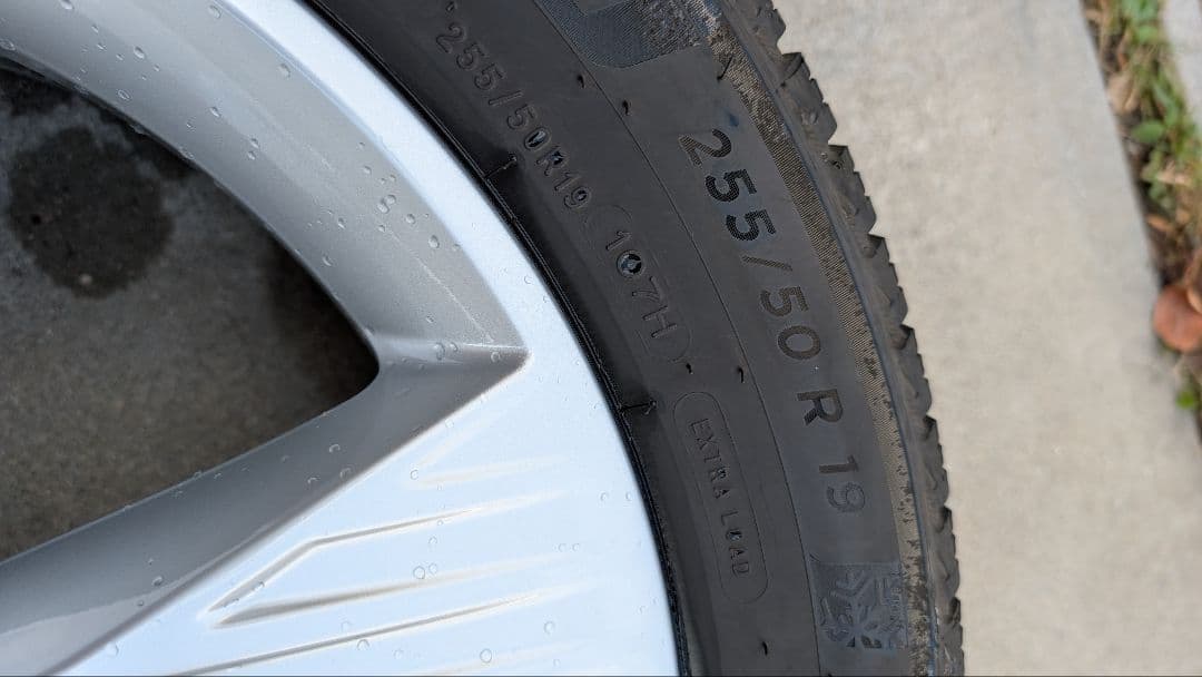 Q4 e-tronのAudi純正ホイールセット Michelinスタッドレス