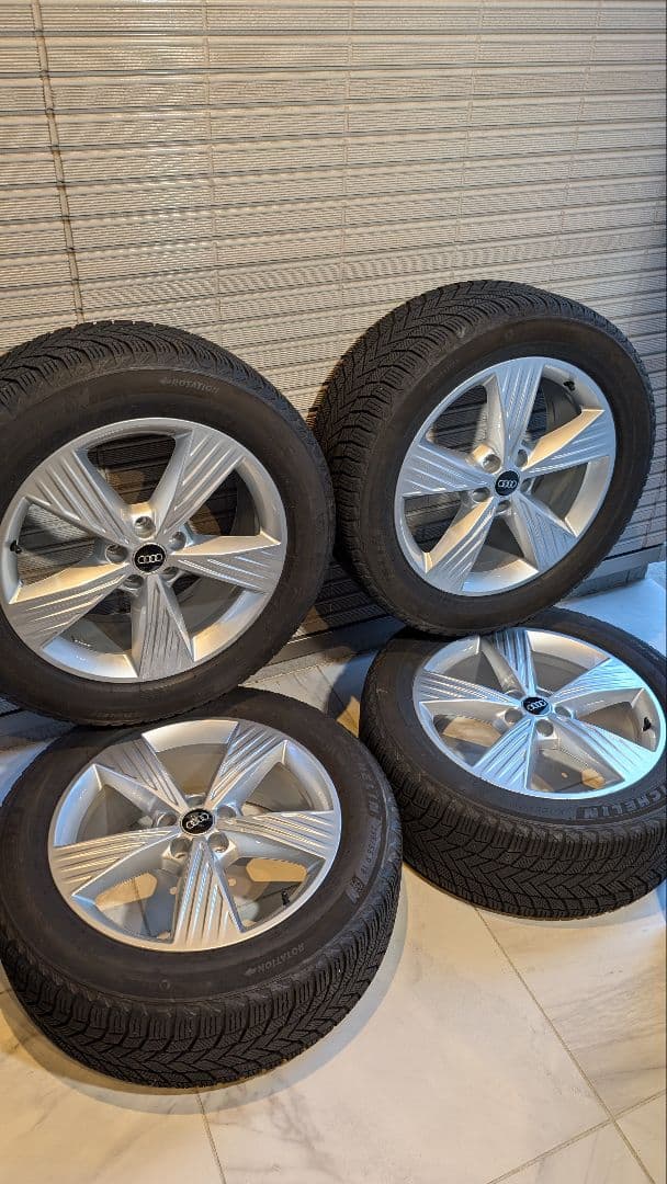 Q4 e-tronのAudi純正ホイールセット Michelinスタッドレス