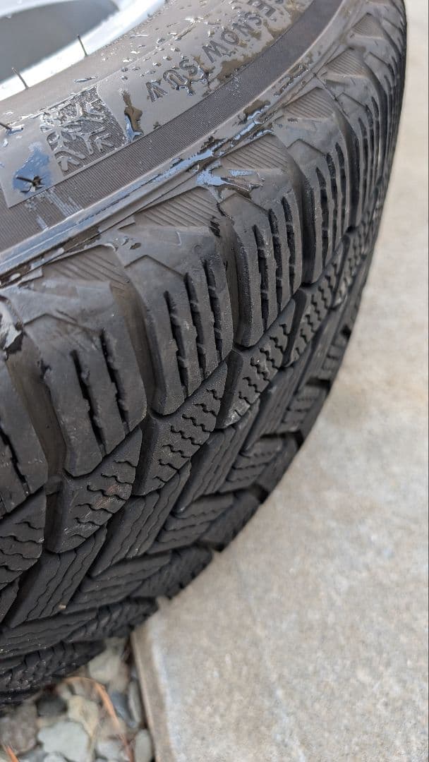 Q4 e-tronのAudi純正ホイールセット Michelinスタッドレス