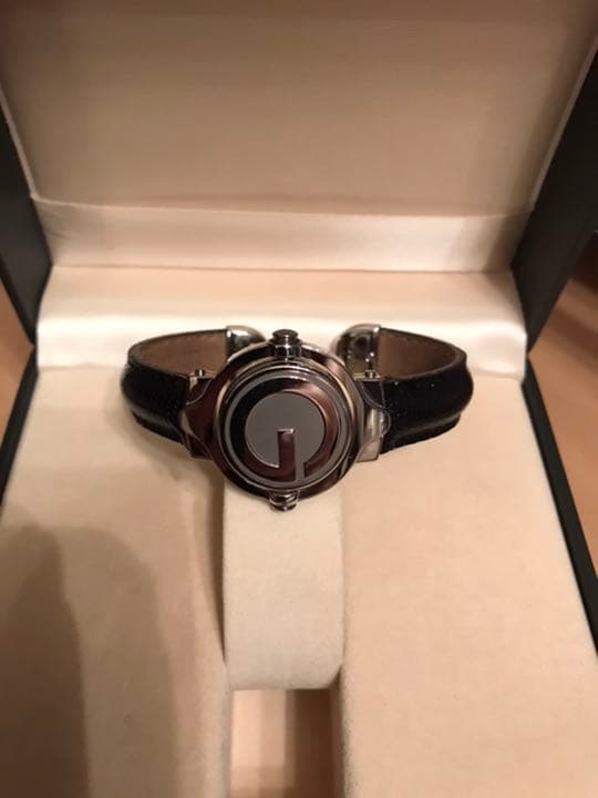 GUCCIの希少アナログ腕時計　最終値下げ