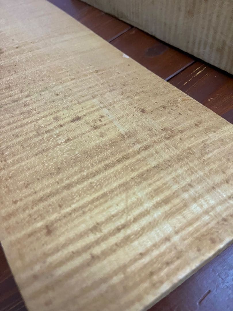 バイオリン製作用の木材メイプル　裏板と　スクロール・ネック用木材のセット　4/4