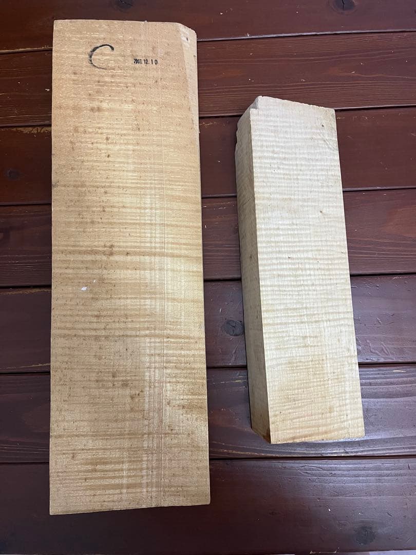 バイオリン製作用の木材メイプル　裏板と　スクロール・ネック用木材のセット　4/4