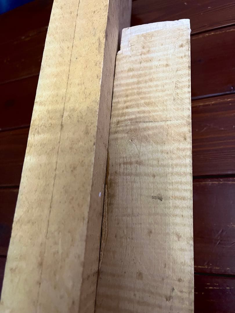 バイオリン製作用の木材メイプル　裏板と　スクロール・ネック用木材のセット　4/4