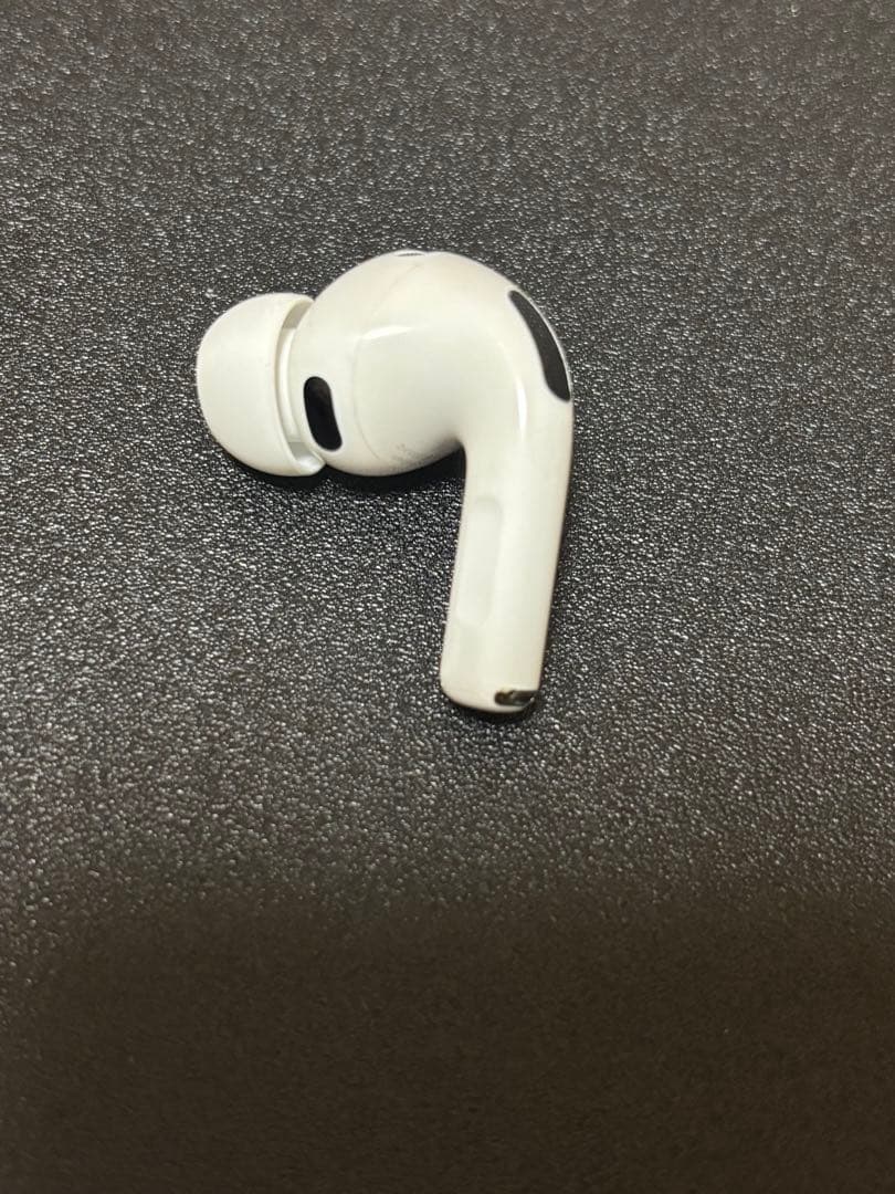 AirPods Pro第3世代の左耳　Apple
