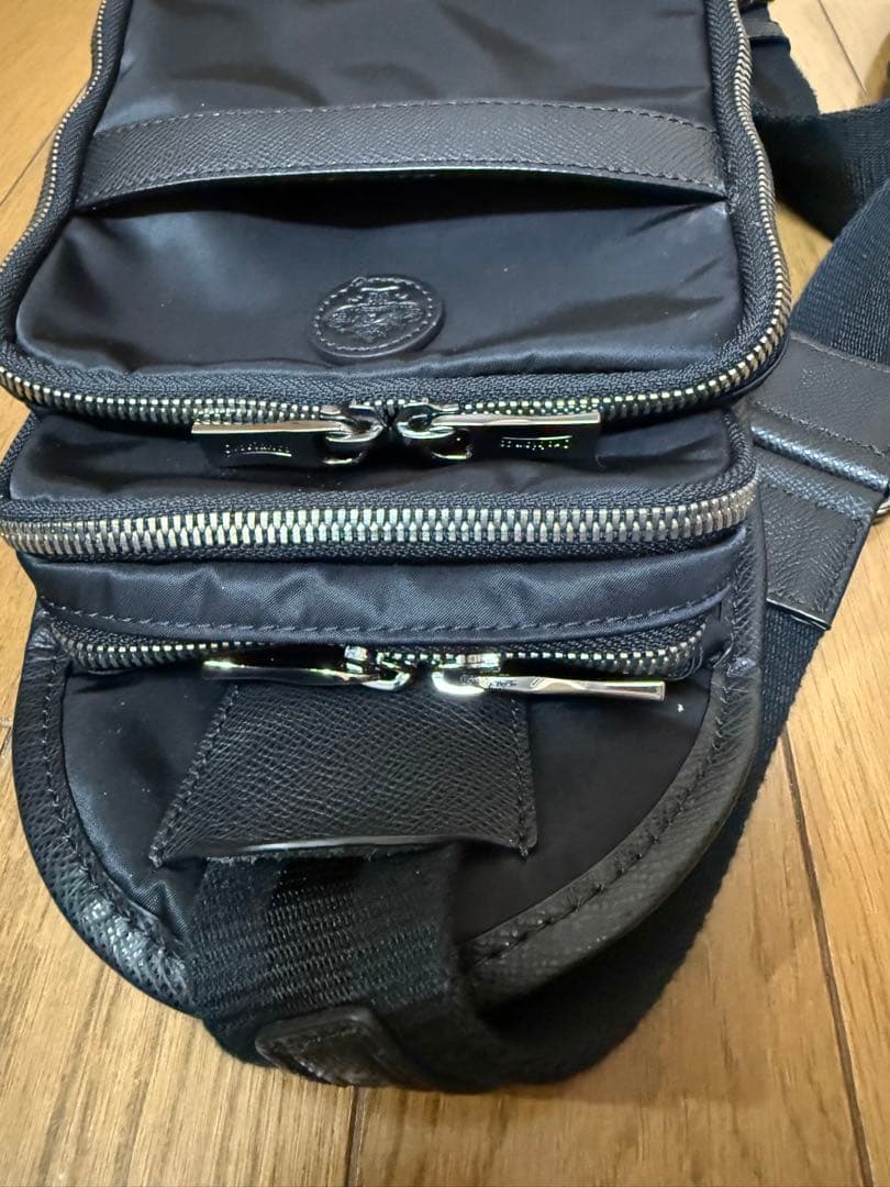 【トリさん】オロビアンコ　SOLO PER TE　ボディバッグ