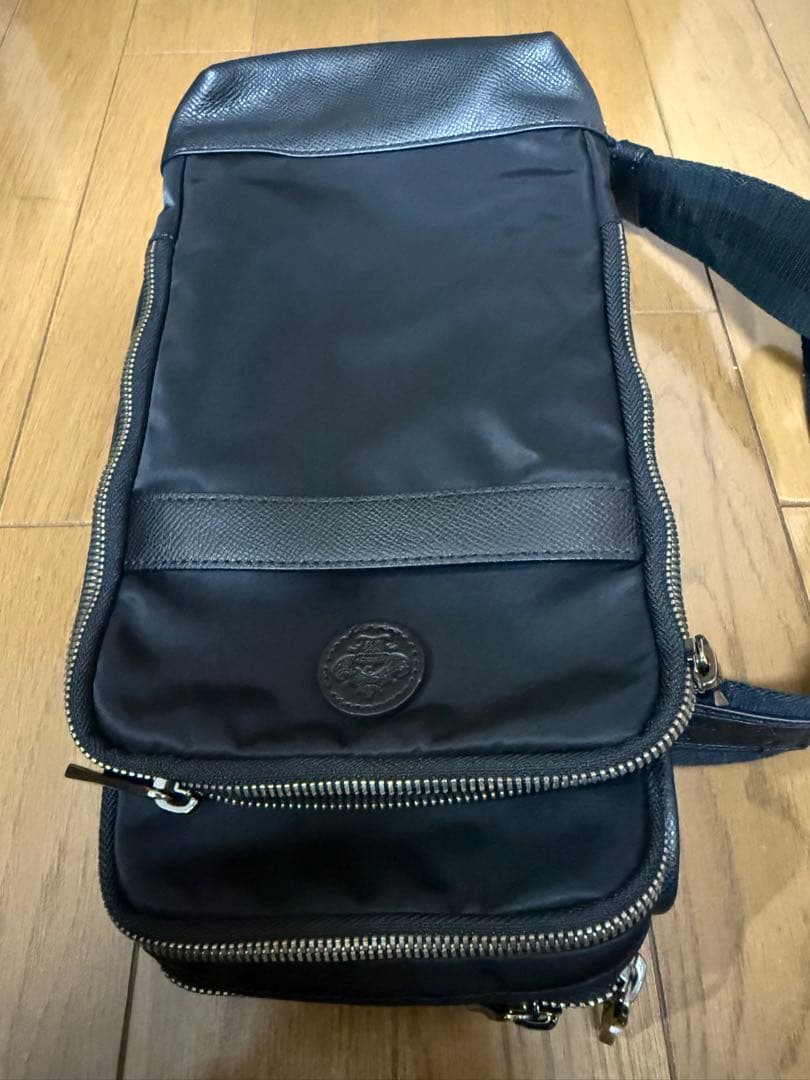 【トリさん】オロビアンコ　SOLO PER TE　ボディバッグ