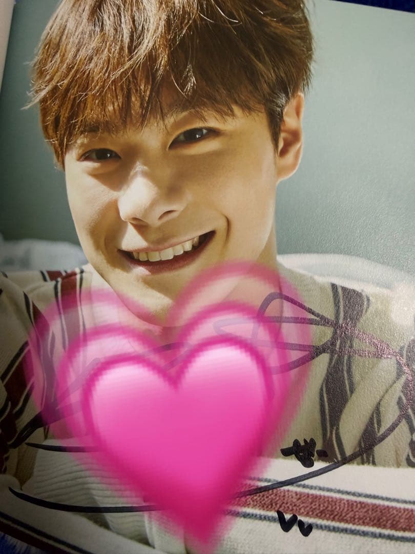 ウヌ ・ムンビン直筆サイン