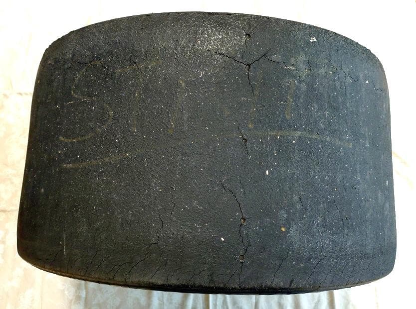 Ｆ１使用タイヤ　GOODYEAR EAGLE F1　テーブル　置物　希少品