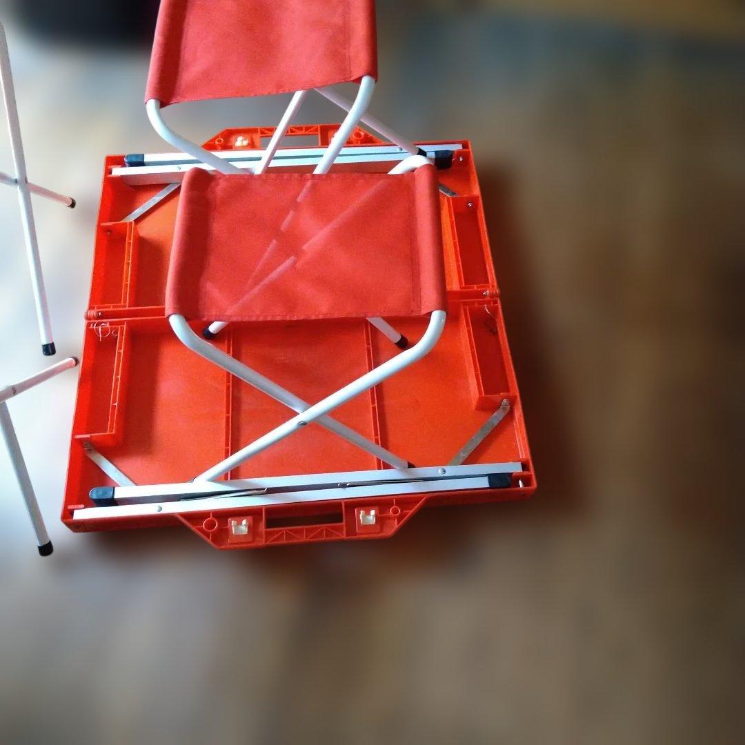 オレンジの折りたたみ式チェア4脚セット