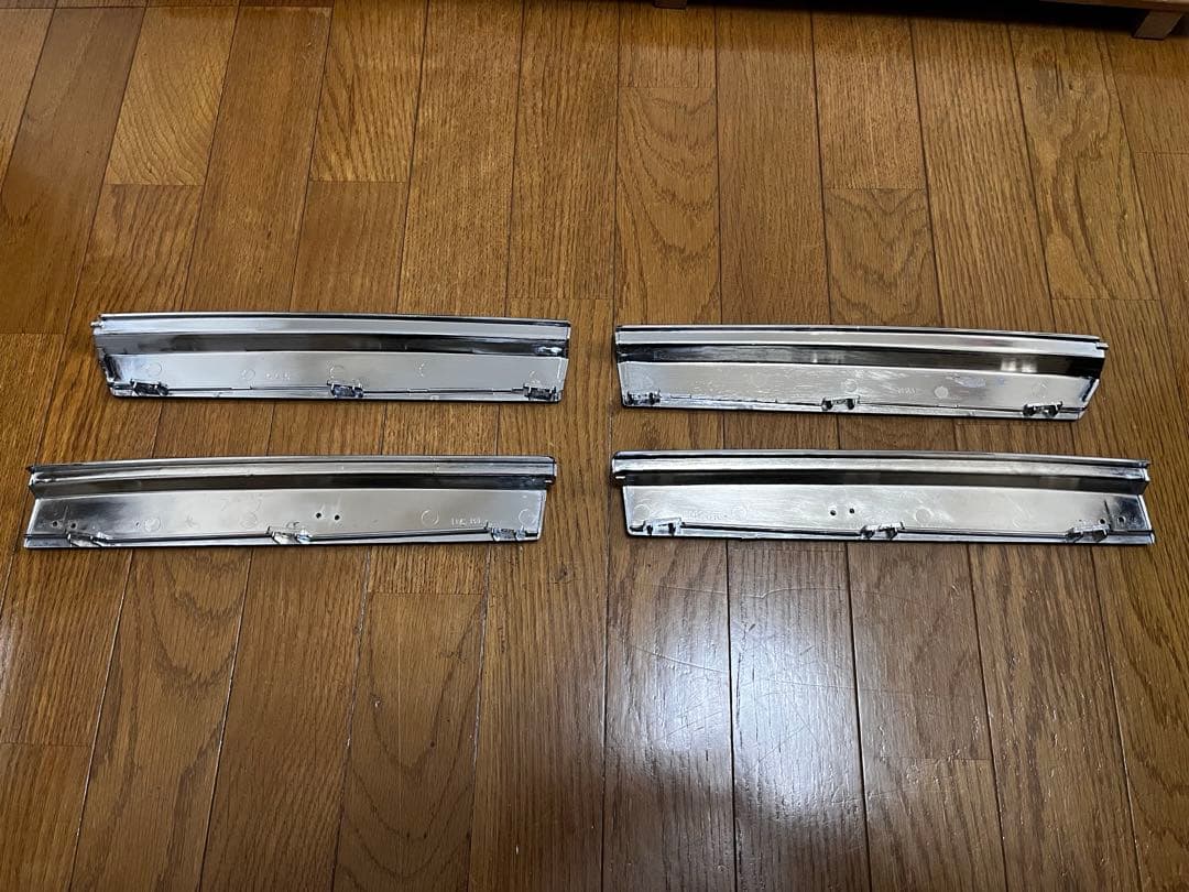 日産　y31セドリック　ヘッドライトモール　きれい