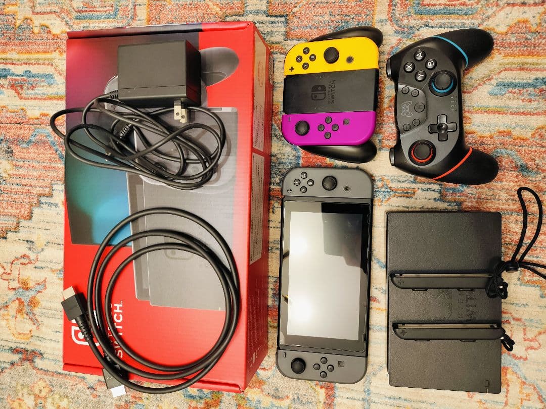 【美品】Nintendo Switch グレー 本体　収納ケース付き