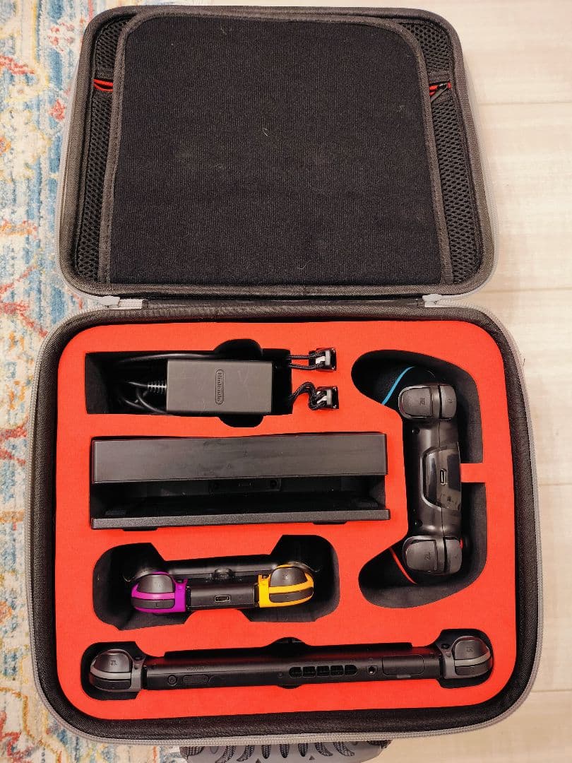 【美品】Nintendo Switch グレー 本体　収納ケース付き